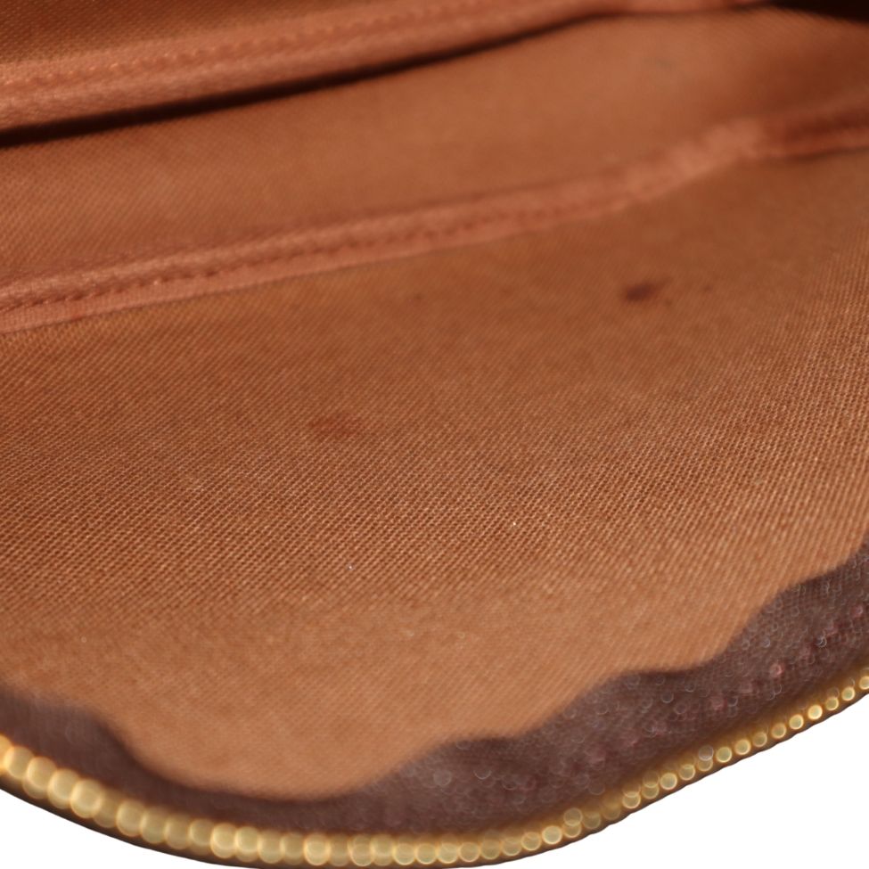 Monogram Pochette