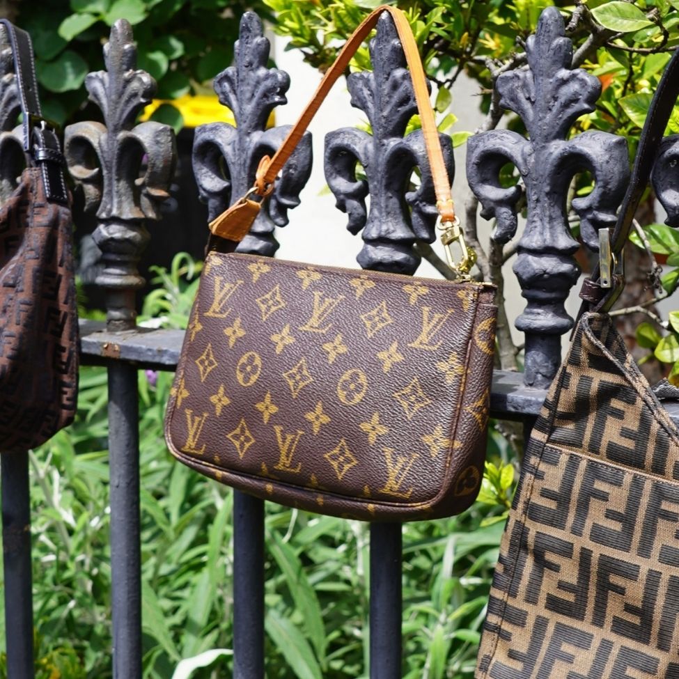 Monogram Pochette