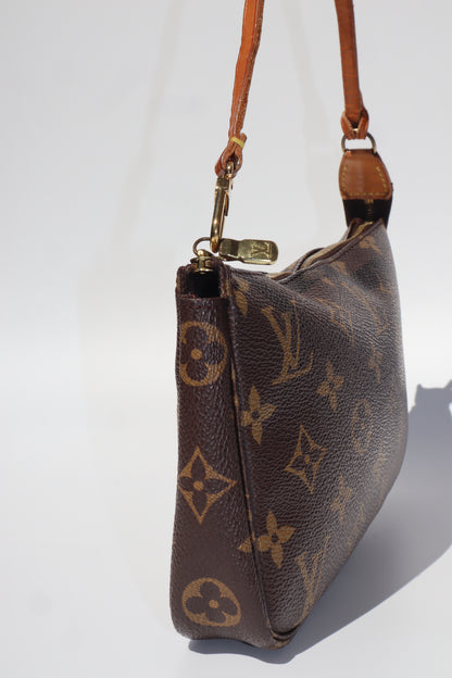 Monogram Pochette
