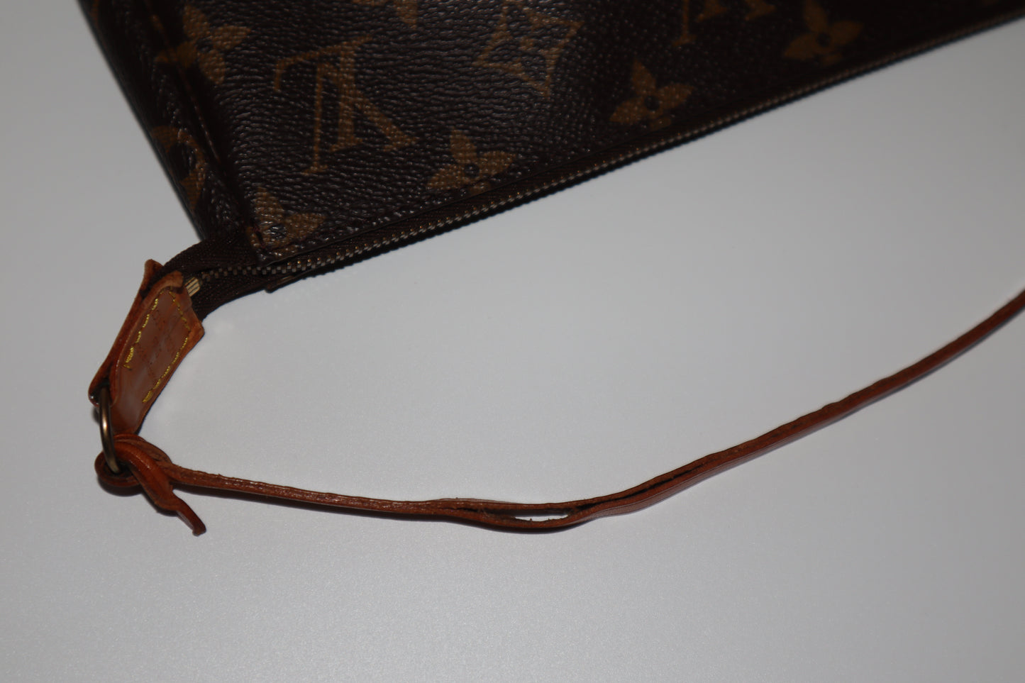 Monogram Pochette