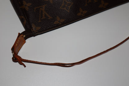 Monogram Pochette